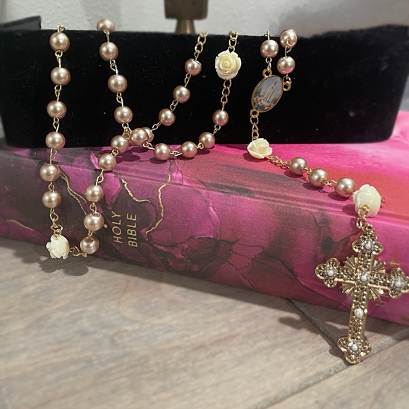Handmade Pink Beige Pearl Rosary, W/ White Rose Mysteries, and Gold Metal Accent - Picture 2 of 5